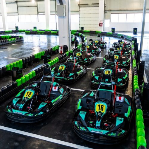 Apasa la maximum pe acceleratie  cu karting electric