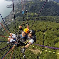 Manevre aeriene si adrenalina cu parapanta